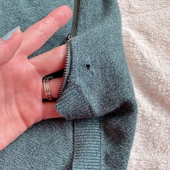 Express Sweater - Picture 4 of 4